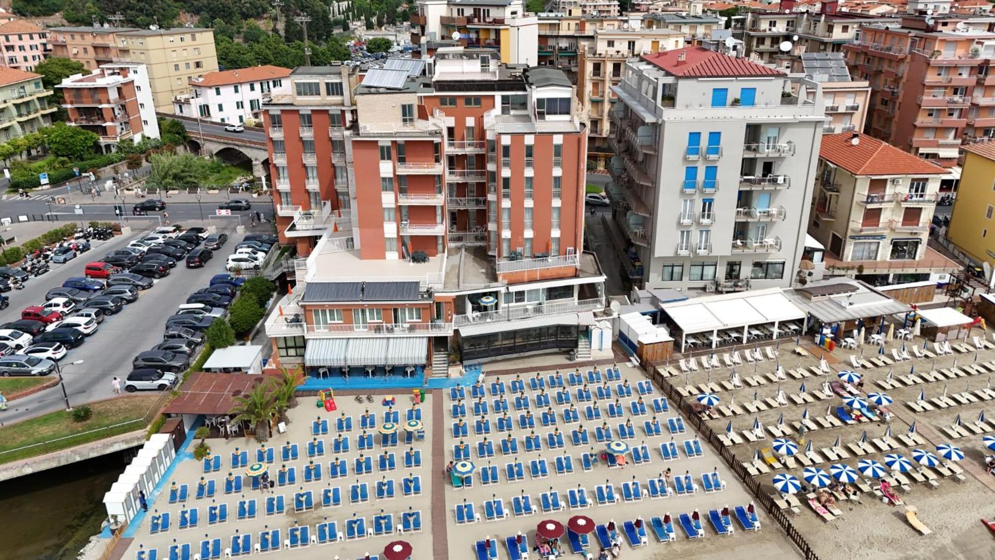 Hotel & Residence Stella Maris Пьетра-Лигуре Экстерьер фото